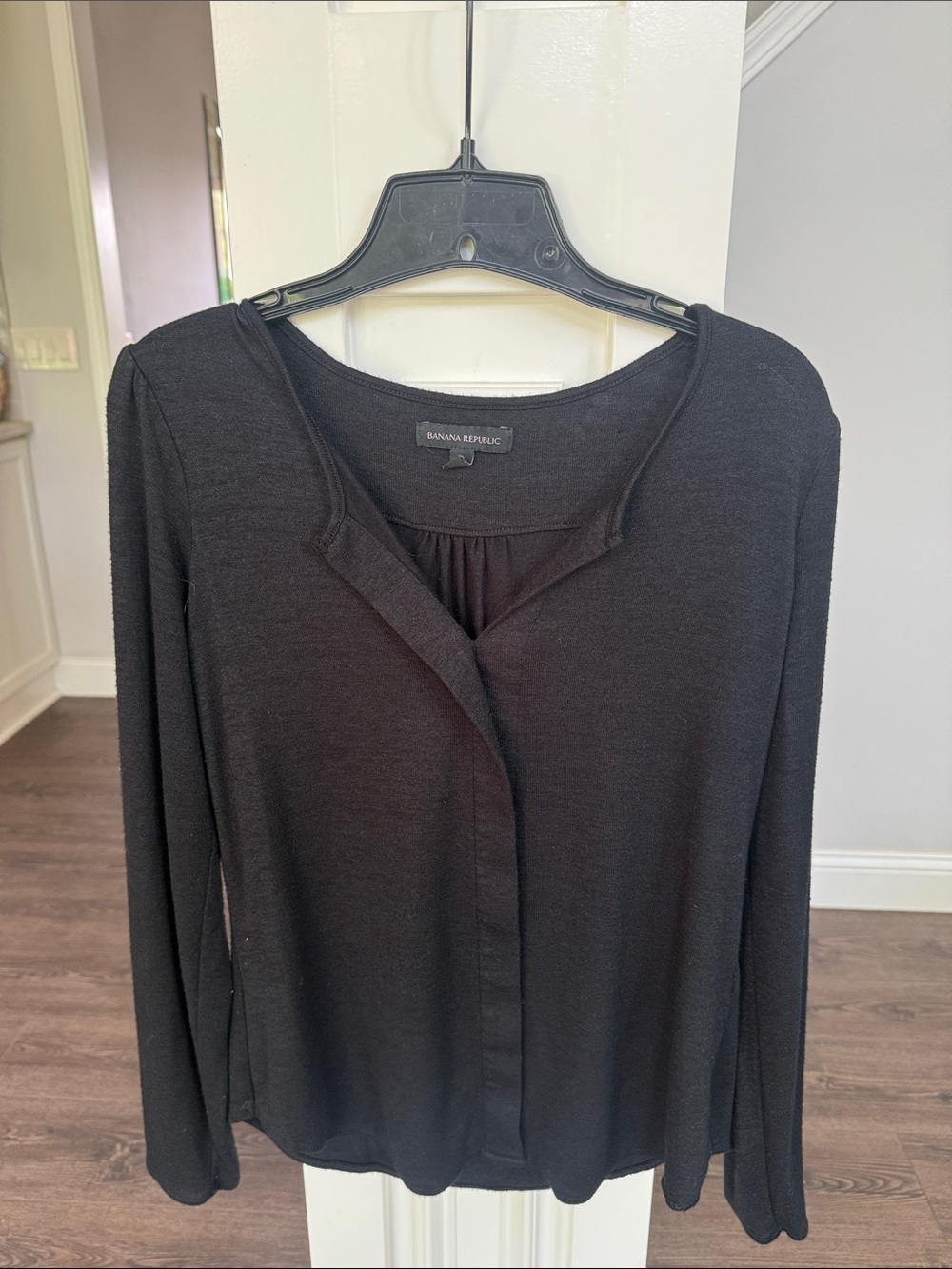 Banana Republic Black Long-Sleeve V Neck Top/ Blouse Small